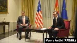 Gabriel Escobar, izaslanik State Departmenta, i Aleksandar Vučić, predsjednik Srbije, prilikom susreta u Beogradu 22. februara 2022.