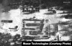 Скупчення військової техніки на полігоні в Осиповичах (Білорусь), де були помічені російські ракетні комплекси «Іскандер», 1 лютого 2022 року