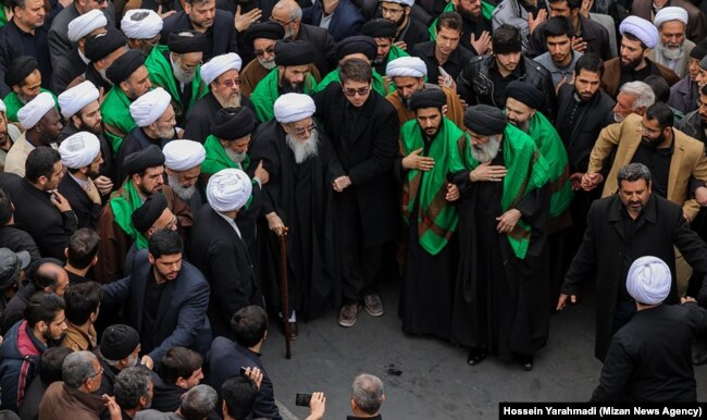 صافی گلپایگانی در جریان یکی از عزاداری‌های مذهبی در قم