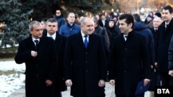  Кирил Петков и Румен Радев участваха в шествието в Благоевград. 