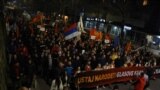 Zastava i Srbije na protestu koji su predvodili funkcioneri Demokratske Crne Gore, a podržali poslanici i funkcioneri prosrpskog Demokratskog fronta u Podgorici, 2. februara 2022., uoči sjednice crnogorske Skupštine na kojoj je izglasavano nepovjerenje Vladi Zdravka Krivokapića.