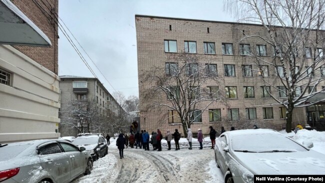 Очередь в поликлинику в Петербурге