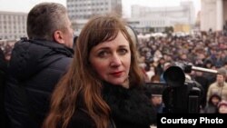 Novinarka Larisa Ščirakova uhapšena je početkom decembra prošle godine. Bjeloruski organi za zaštitu ljudskih prava prepoznali su je kao političkog zatvorenika.