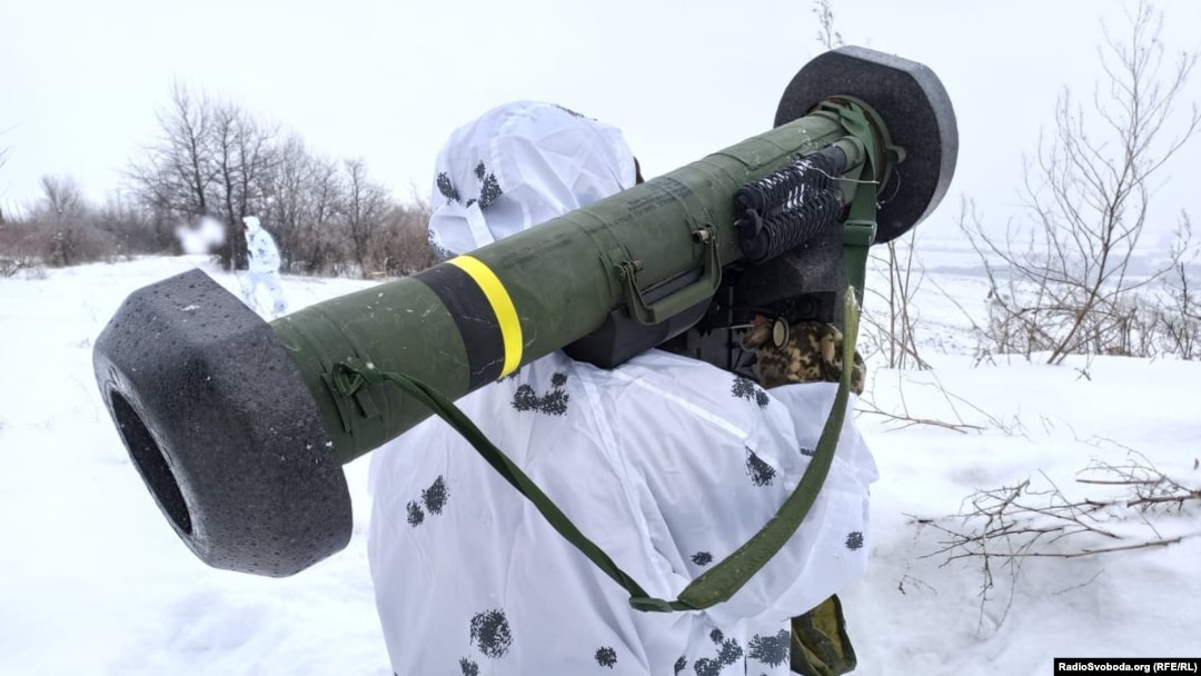 Украинский военный с Javelin