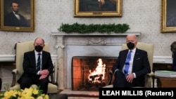 Канцлер Нямеччыны Оляф Шольц і прэзыдэнт ЗША Джо Байдэн на сустрэчы ў Белым доме, 7 лютага 2022 году