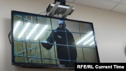 Навални во затвор.