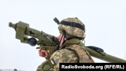Військовослужбовці ЗСУ під час бойового чергування з ПЗРК «Ігла» на Донбасі