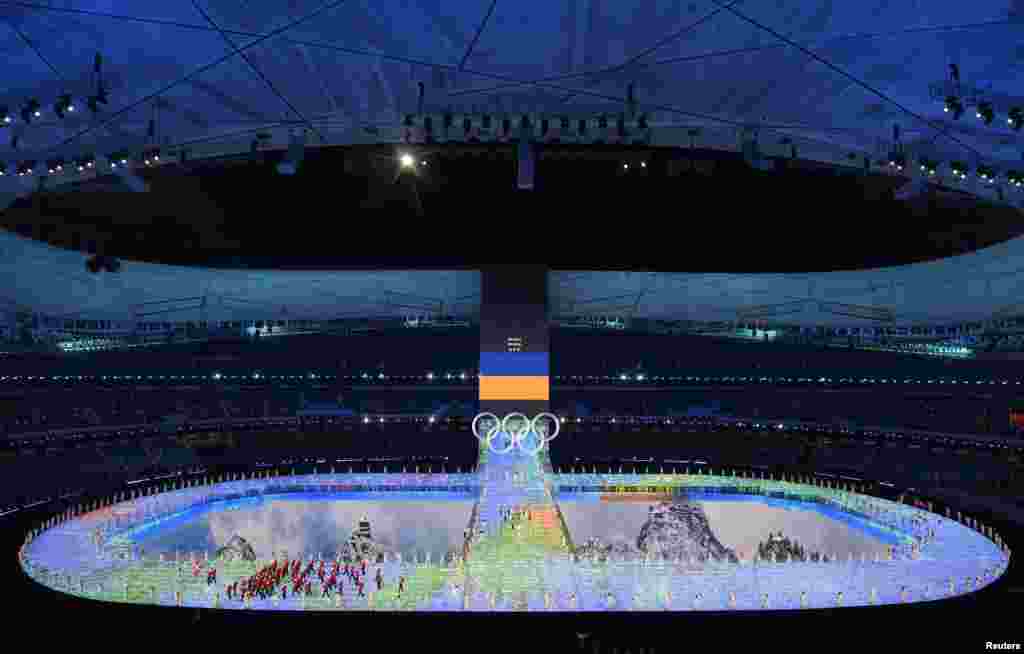 Прапор України на Церемонії відкриття зимових Олімпійських ігор-2022 у Пекіні, Китай, 4 лютого 2022 року