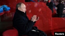 Владимир Путин, раиси ҷумҳури Русия дар маросими ифтитоҳи Бозиҳои XXIV зимистонаи олимпӣ дар Пекин.