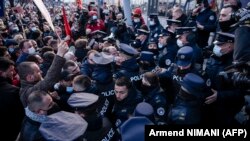 Pamje nga proteta e 29 janarit kundër shtrenjtimit të rrymës.