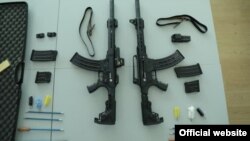 Оружие на фото, распространенном пресс-службой государственного таможенного комитета