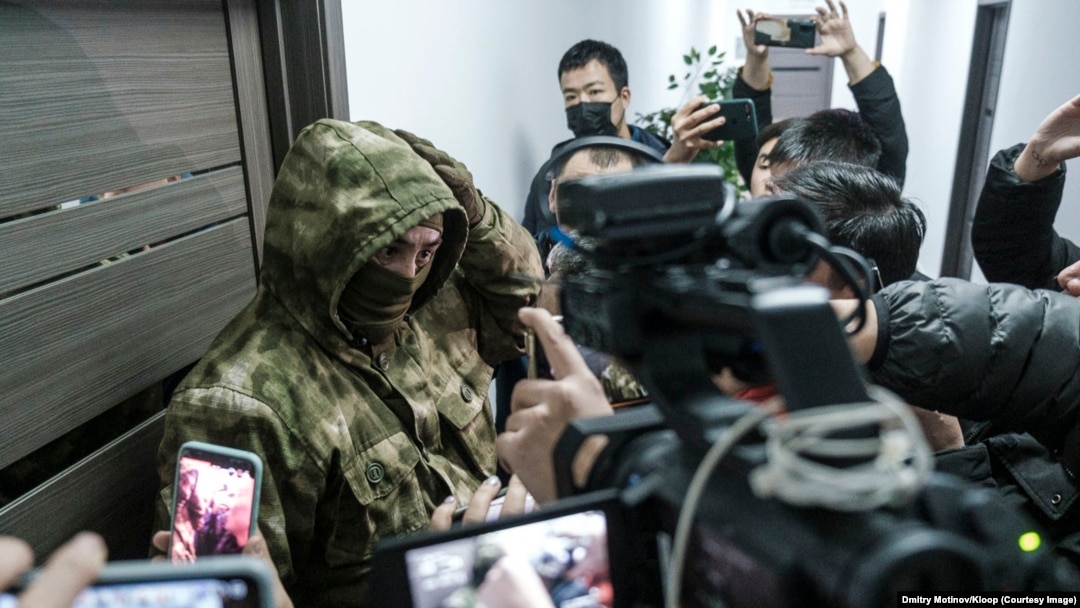 Біз жоғары көтеріліп, порнографияға ие болдық