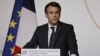 Emmanuel Macron francia elnök a párizsi Élysée-palotában 2022. január 26-án