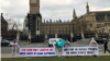 Протесты у здания британского парламента, иллюстрационное фото 