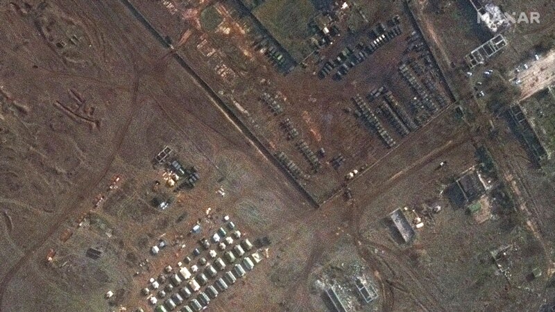 На спутниковых снимках лагерей военных РФ - палатки и «Искандеры»