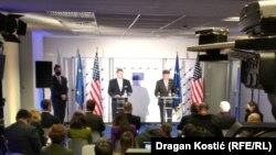 Specijalni predstavnici SAD i EU Gabrijel Eskobar i Miroslav Lajčak na konferenciji za medije u Beogradu, 3. februar 2022. 