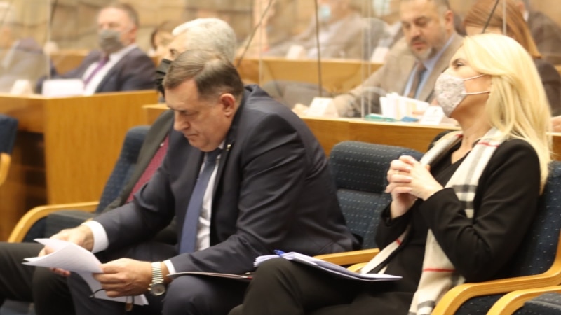 Evropski parlament usvojio amandman u kojem se poziva na sankcije protiv Milorada Dodika