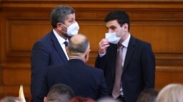 Христо Иванов (ДБ) и председателят на парламента Никола Минчев (ПП). Снимката е илюстративна.