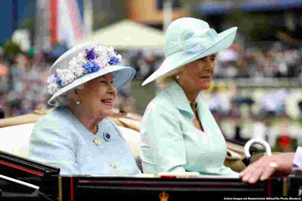 La 70 de ani de domnie, Regina Elisabeta și-a exprimat dorința ca soția fiului său, Camilla, să devină regină consoartă, nu doar prințesă, când Prințul Charles va prelua domnia. Imagine din 2019.