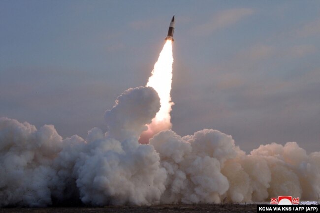 Një nga raketat e testuara më 17 janar 2022.