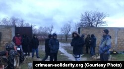 Кримськотатарські активісти під час обшуків 9 лютого 2022 року