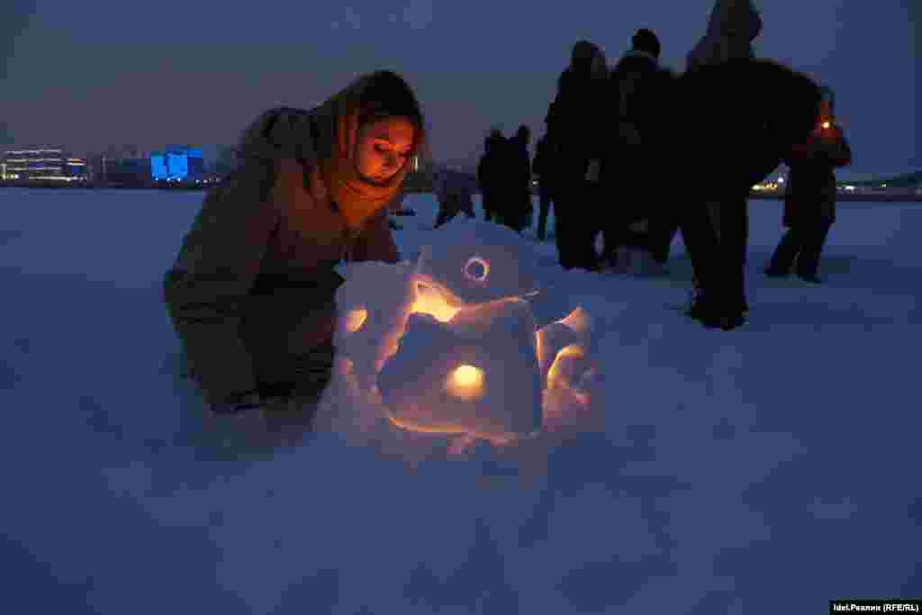 Activists in Kazan organized a snow-lantern festival to draw attention to environmental problems on January 30 in Russia&#39;s Tatarstan region.