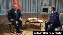 Аляксандар Лукашэнка дае інтэрвію амэрыканскаму журналісту Рыку Санчэсу для прапагандысцкага расейскага тэлеканалу RT