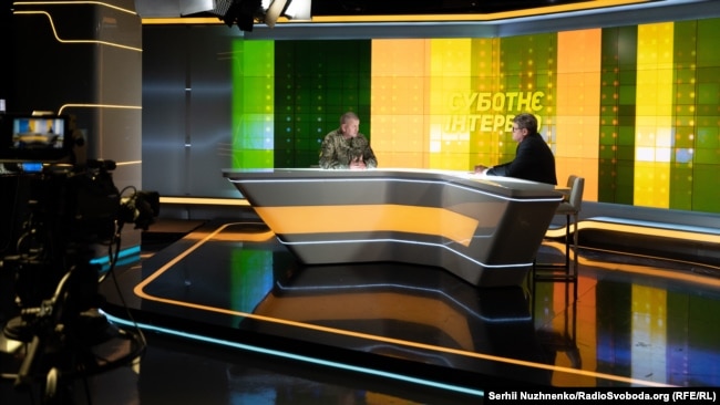 Головнокомандувач ЗСУ Валерій Залужний у студії Радіо Свобода під час Суботнього інтерв'ю