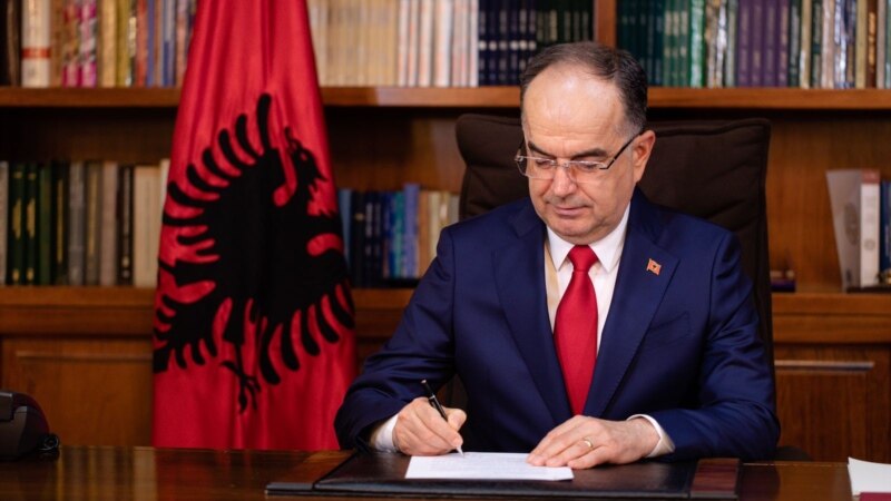 Predsednik Albanije poziva na oslobađanje trojice kosovskih policajaca