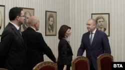 Румен Радев влезе в спор с представителите на ГЕРБ за предоставянето на оръжие за Украйна и възможностите за възстановяване на българския отбранителен капацитет при подобно решение