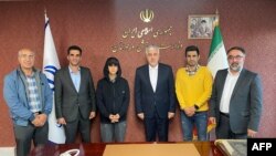 دیدار وزیر ورزش با الناز رکابی پس از بازگشت به ایران