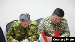 Главы погранведомств Таджикистана и Кыргызстана подписали совместное заявление. КПП "Кызыл-Бел", 21 октября 2022 года 