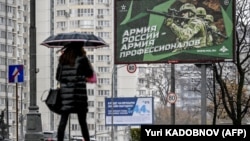 A pedestrian walks past a Russian military recruitment poster in Moscow. (file photo)