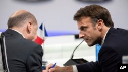 Kancelari gjerman, Olaf Scholz (majtas) dhe presidenti francez, Emmanuel Macron. Fotografi nga arkivi.