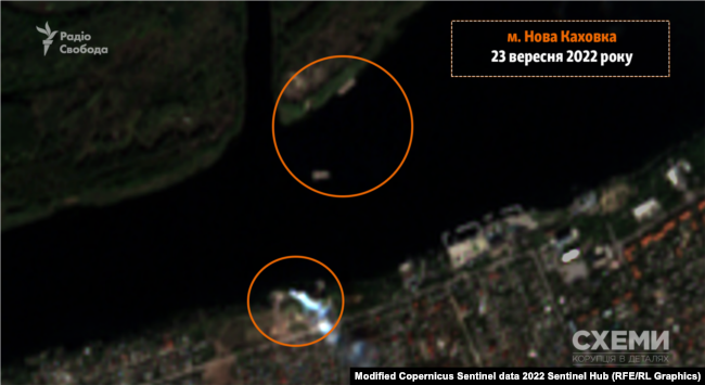 Дим в районі причалу в Новій Каховці видно на супутниковому знімку від 23 вересня