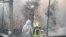 Пожарникари гасят пожар след една от руските атаки в района на Ровно на 22 октомври
