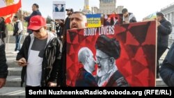 یکی از تجمعات اعتراضی در کی‌یف در پاییز امسال در اعتراض به همگرایی ایران و روسیه در قبال اوکراین