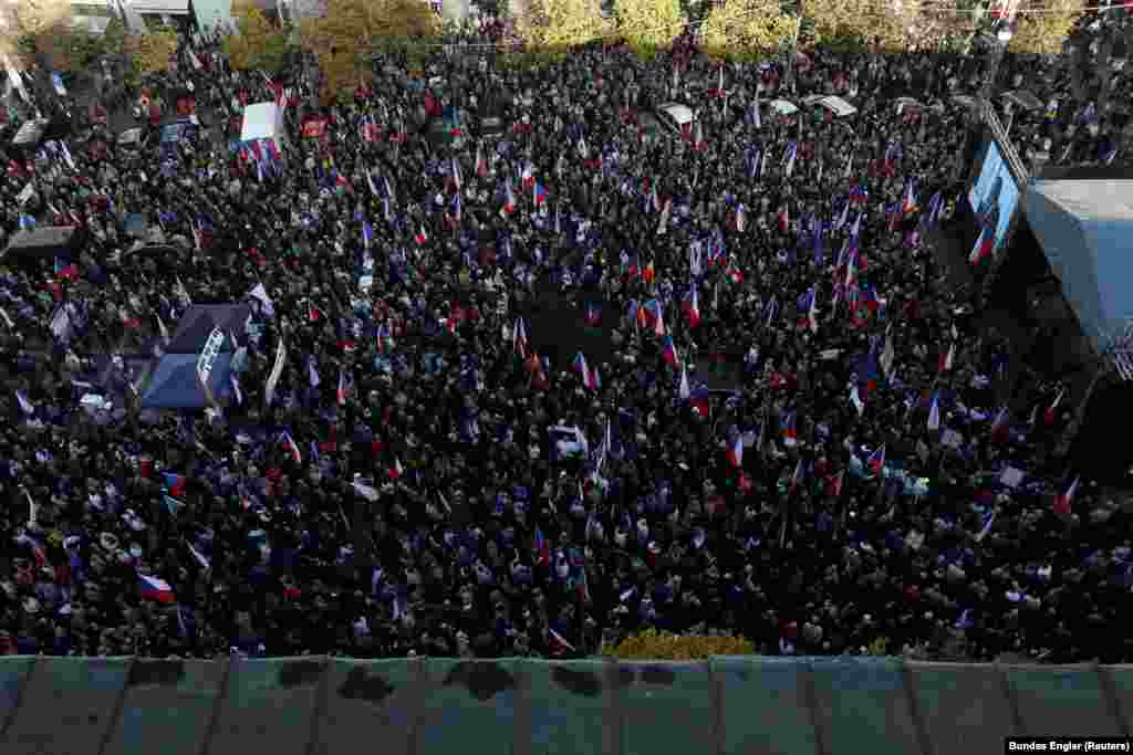 Această fotografie a fost realizată în timpul protestului anti-guvernamental&nbsp;de vineri, 28 octombrie.&nbsp;