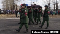 Похороны военнослужащего, погибшего на войне в Украине (архивное фото)