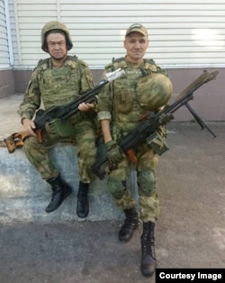 Эльмир Ариткулов (справа)