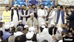 Prominent Sunni cleric Molavi Abdolhamid (center) denounced the bloody crackdown on demonstrations. (file photo)