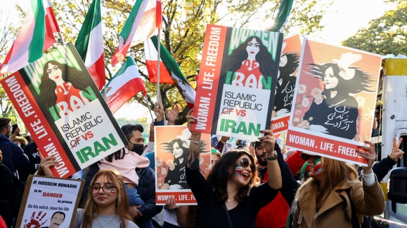 Irani akuzon 11 persona për vrasjen e një paramilitari