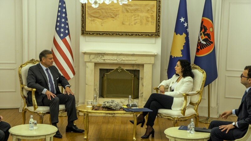 Ескобар во Приштина на средба со косовските лидери 