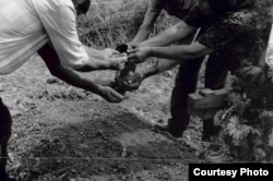 Ritual funerar cu apă - Spălatul mâinilor