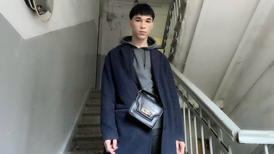 Саша Грейдің «Глотка» фильмін қараңыз.