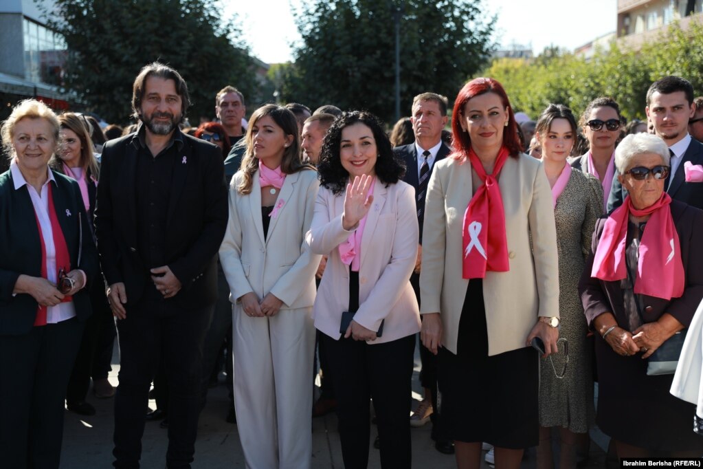 Krerë institucionesh morën pjesë në marshin &ldquo;Ecjes për shërim&rdquo;, në përkrahje të grave të prekura nga kanceri në gji. &nbsp;