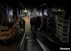 Многие супермаркеты в Киеве выключают освещение