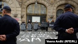 Performans "Žena u crnom" u Beogradu 22. oktobra povodom tridesete godišnjice od otmice i ubistva 17 građana Srbije, Bošnjaka iz mesta Sjeverin kod Priboja.