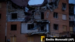 За даними влади, у місті пошкоджено майже 30 багатоповерхових та приватних будинків. 