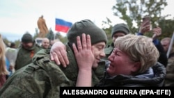 تصویر آرشیف: یکی از سربازان روسی که در دور اول تبادل زندانیان آزاد شده بود 